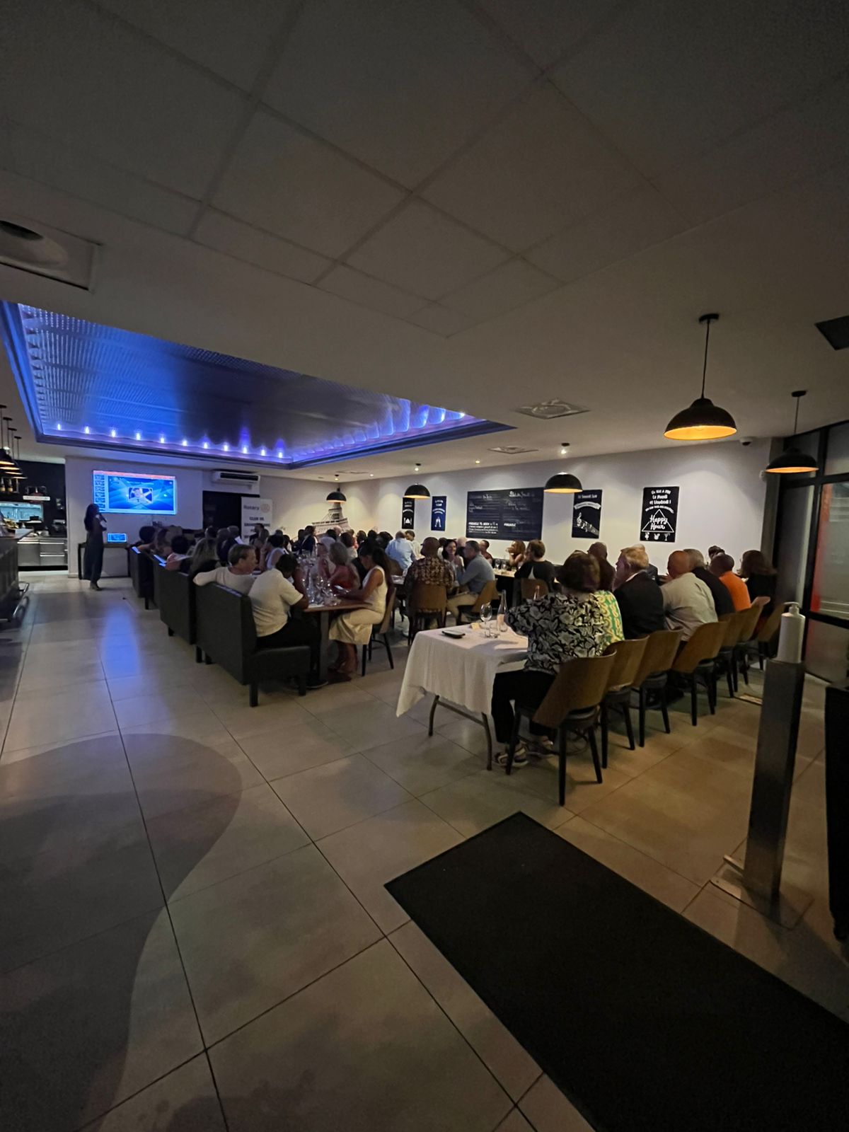 La salle de LB La Brasserie un soir de service